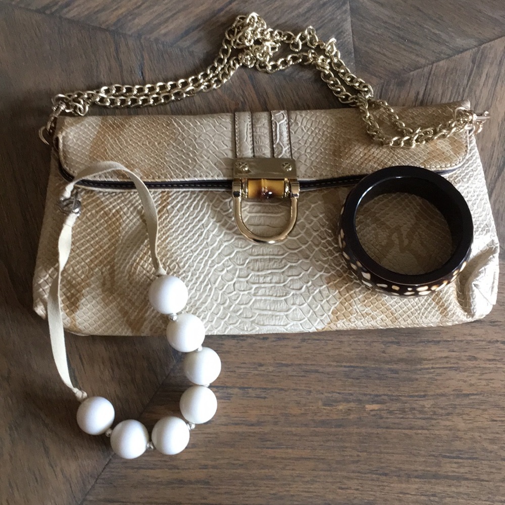 Statement necklace